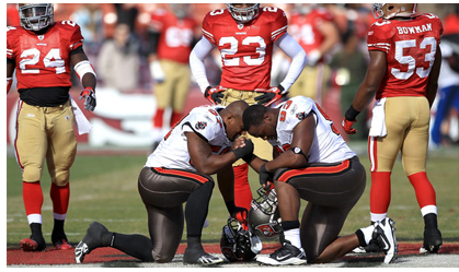 If you must kneel... Buccaneers players kneeling centerfield - BuccaneersFan